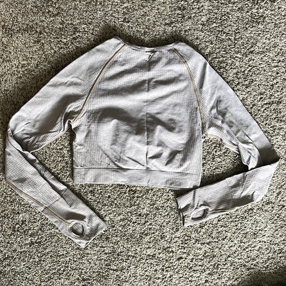 Gymshark crop top LIKE NEW - Picture 3 of 3